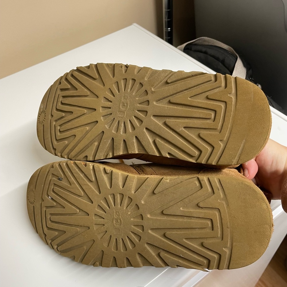 Men's Tan Uggs - image 3